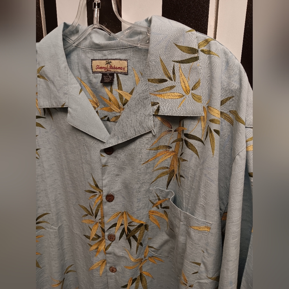 Tommy Bahama Button Down - Picture 4 of 8